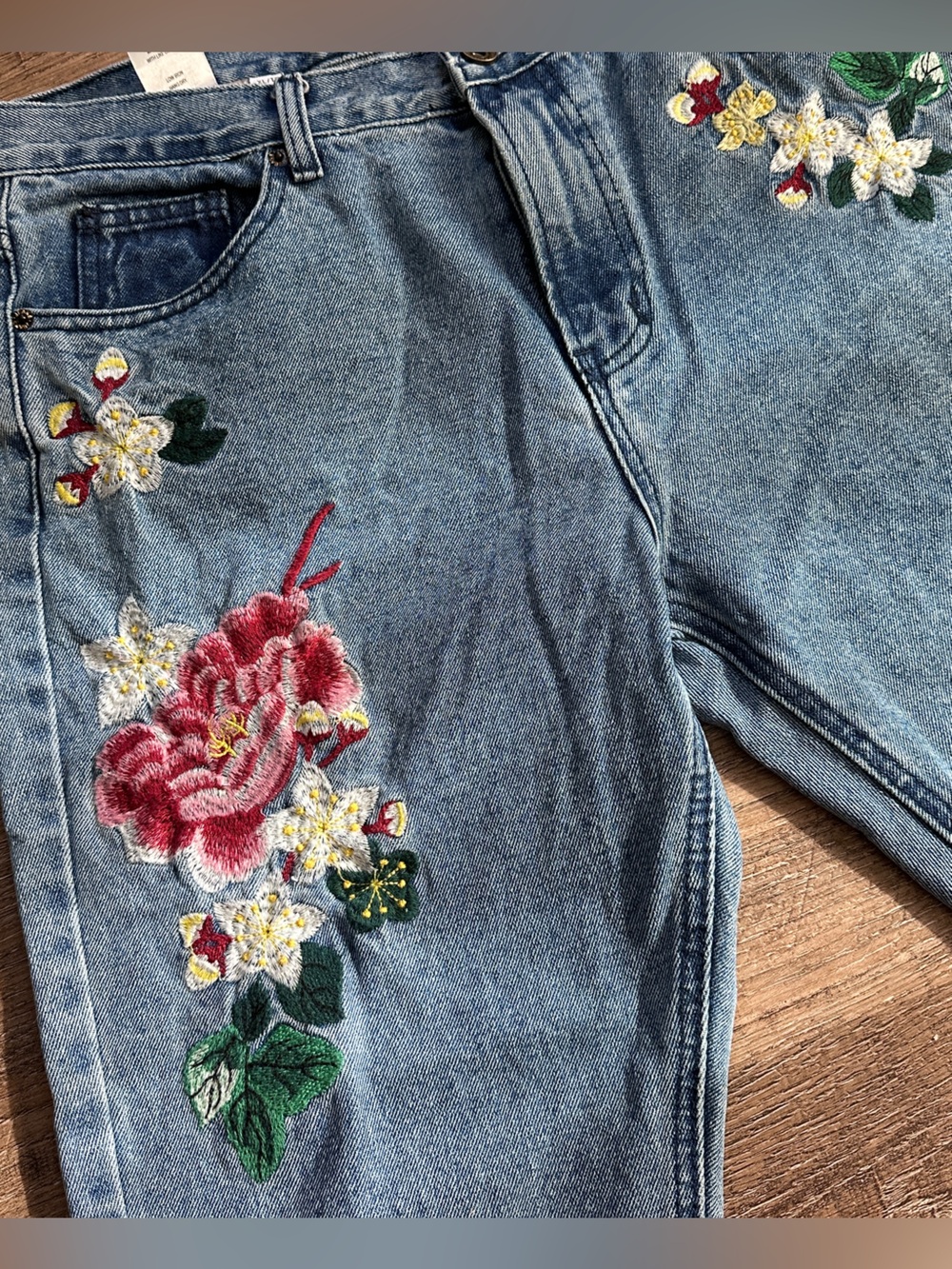 Embroidered Floral Jeans Light Wash Straight Leg Cottagecore Boho Peony XL 34 - Picture 7 of 8